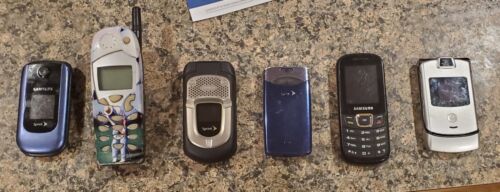 Vintage Menge 6 Handys - Samsung, Nokia, Motorola, Kyocera - Bild 1 von 12