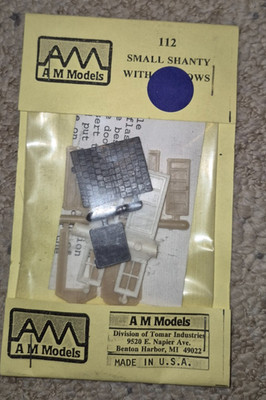 HO AM Models 112 Small Shanty w/ Windows Kit  NIP BE6