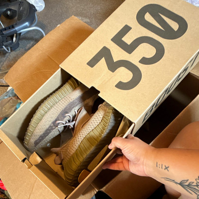 adidas Yeezy Boost 350 V2 Sand Taupe Beige/Gray Primeknit Sneaker FZ5240