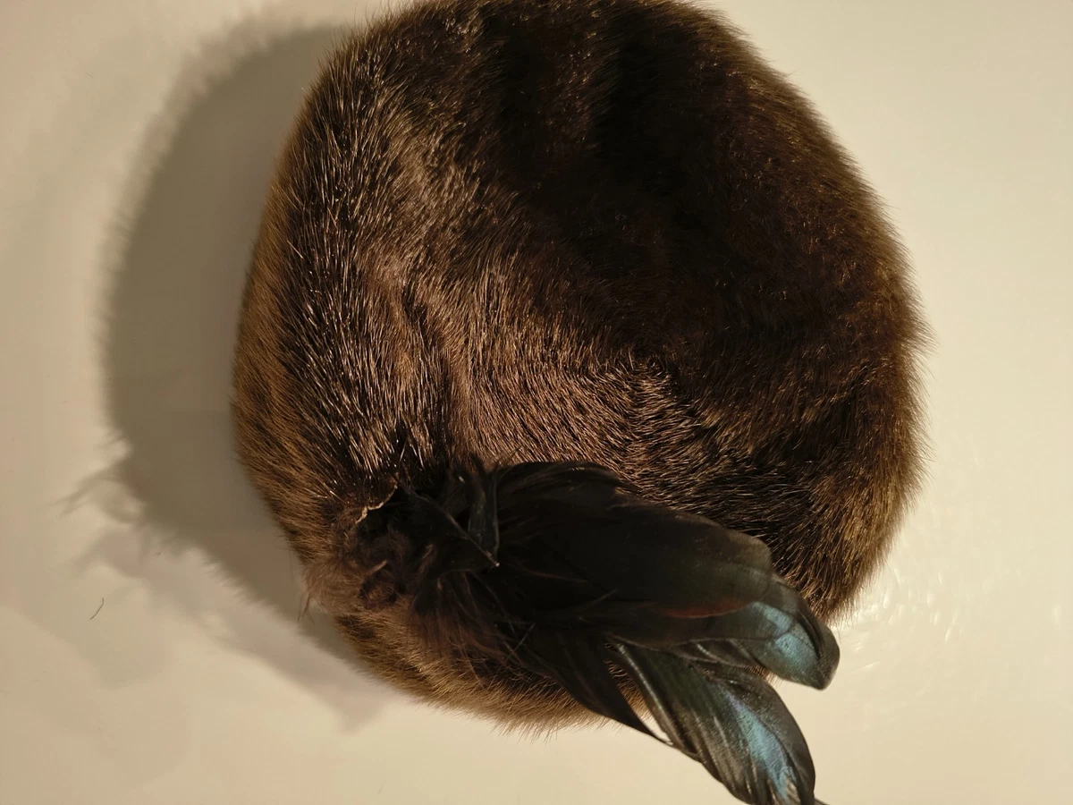 PELZ KAPPE Nutria braun mit Federschmuck 30er-Jahre