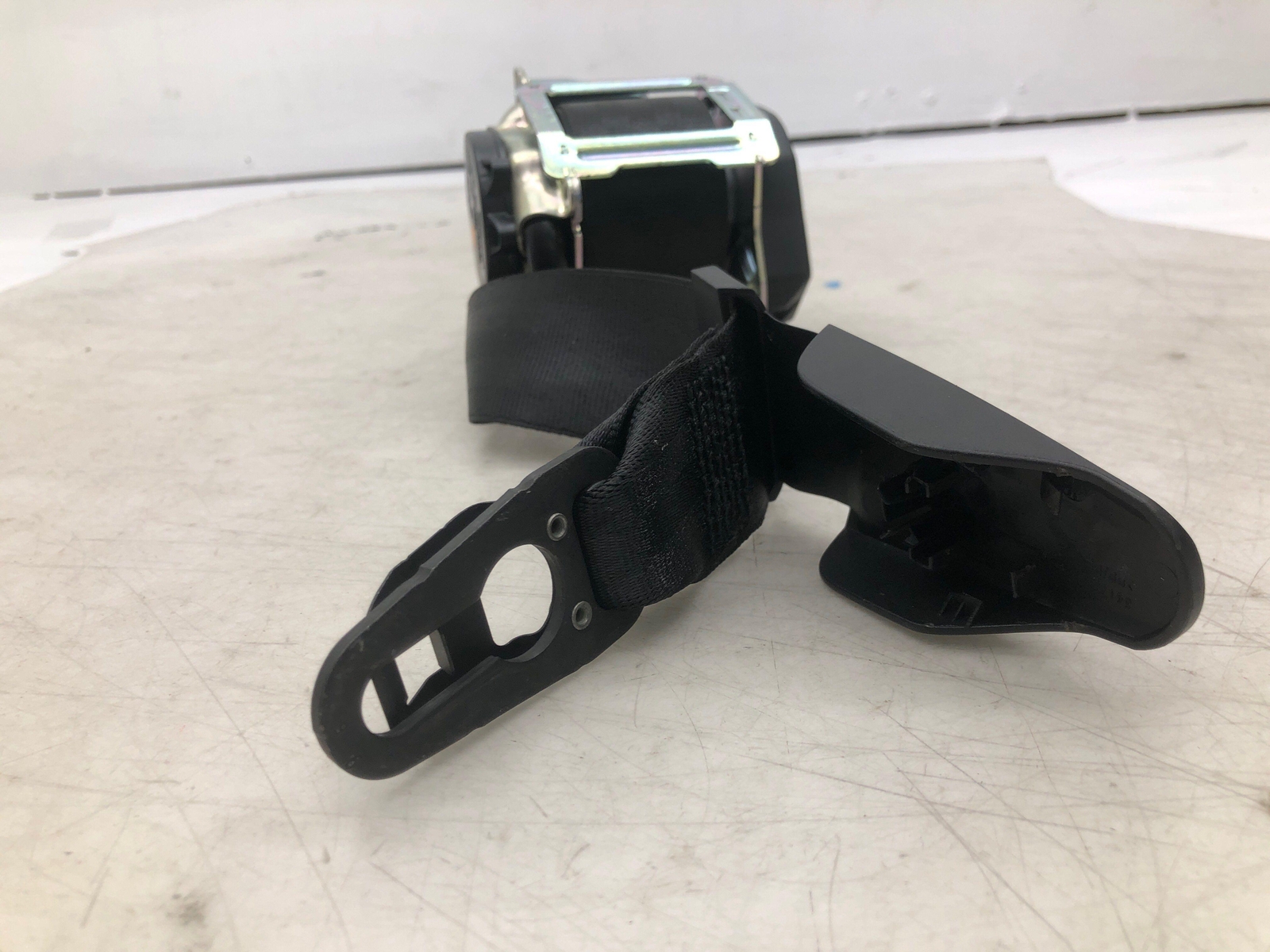 2016-2020 BENTLEY BENTAYGA 3RD ROW REAR LEFT DRIVER SIDE SEAT BELT RETRACTOR BLK