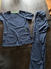 Carhartt scrub sets women small