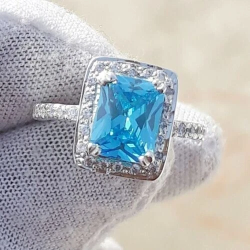 Anillo natural de topacio azul Londres o moissanita cóctel para mujer en oro blanco de 10 k Foto 2 de 3