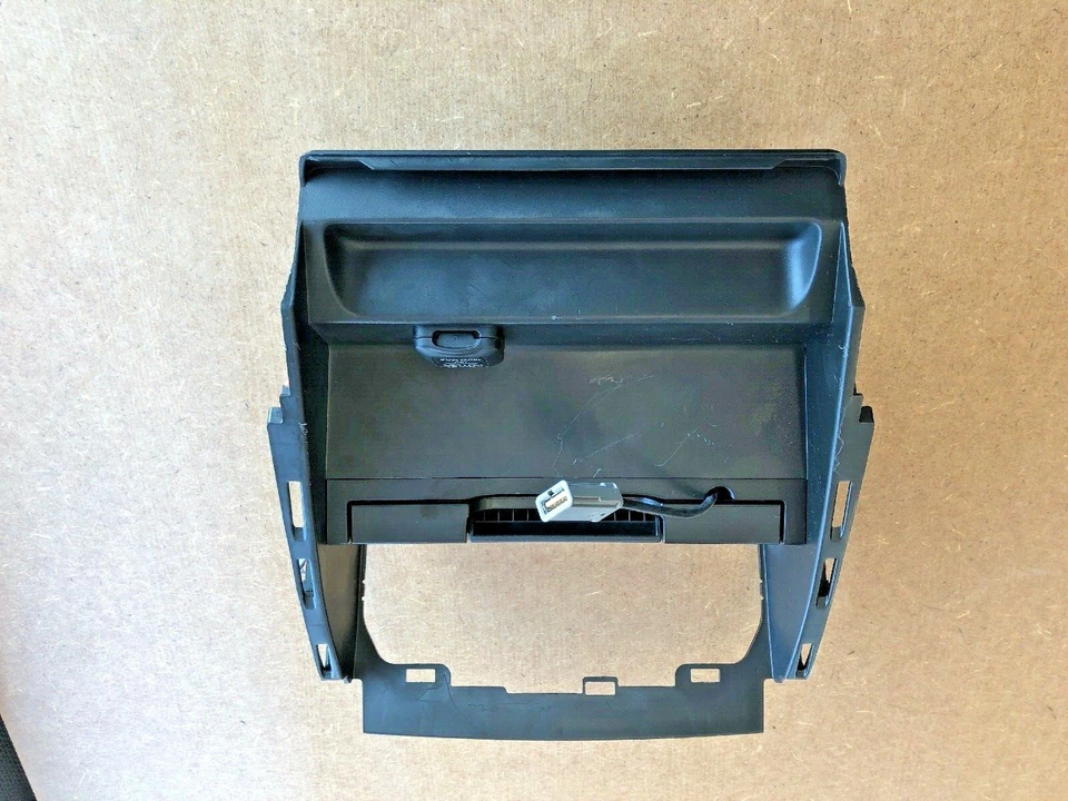 Honda CR-Z 2011-2016 tablero delantero consola central embellecedor bisel con toma de corriente USB Foto 2 de 4