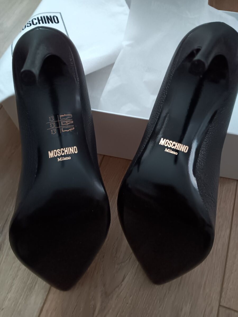 美品　MOSCHINO ブラック ハイカットスニーカー ゴールドロゴ 美品 MOSCHINO ブラック ハイカットスニーカー ゴールドロゴ