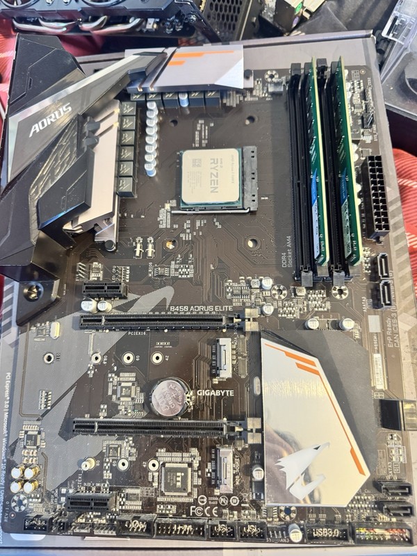 B450 AORUS Elite Gaming Motherboard No Backplate and Ryzen 5 5600x 8GB DDR4