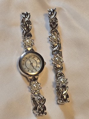 Bezel 1308 Ladies Watch W/Matching Bracelet~Silvertone~Faux Pearl