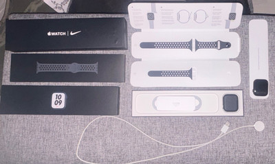 Apple Watch Nike Series 7 45mm Aluminium Schwarz GPS 32GB iOS Fluoroelastomer