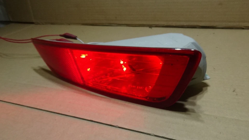 2010-2013 Volvo XC60 Right Rear RH Side Marker Light - Image 2 of 4