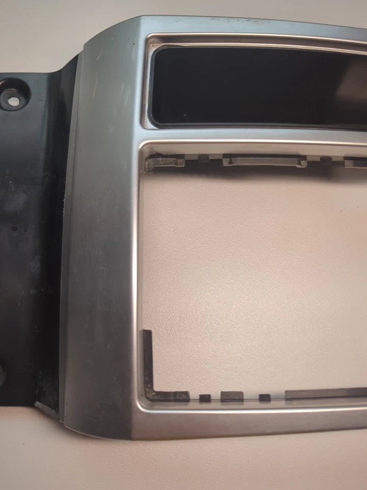 道奇充电器 SRT-8 Magnum 2005 - 2007 原始设备制造商中心控制台变速器挡板盖饰边 — 第 4/4 张图片