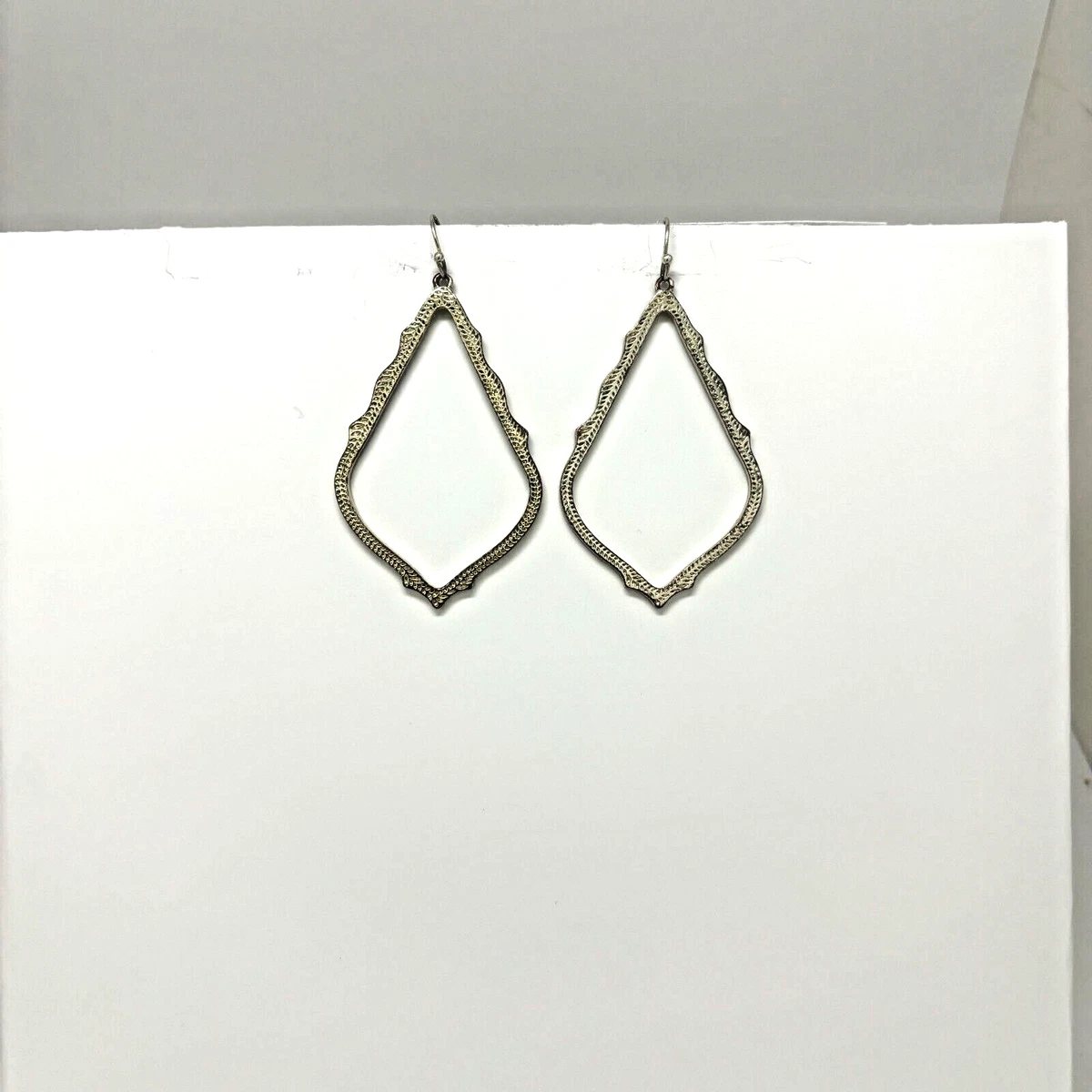 Kendra scott sophee store drop earrings