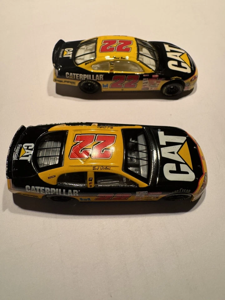 Coches diecast Ward Burton #22 CAT Nascar 1/64 (juego de 2) Foto 2 de 4