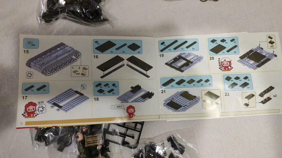 Kit di Montaggio 592 Pezzi Carro Armato Heavy Tank T-80U  veicolo da Guerra  - Immagine 4 di 4