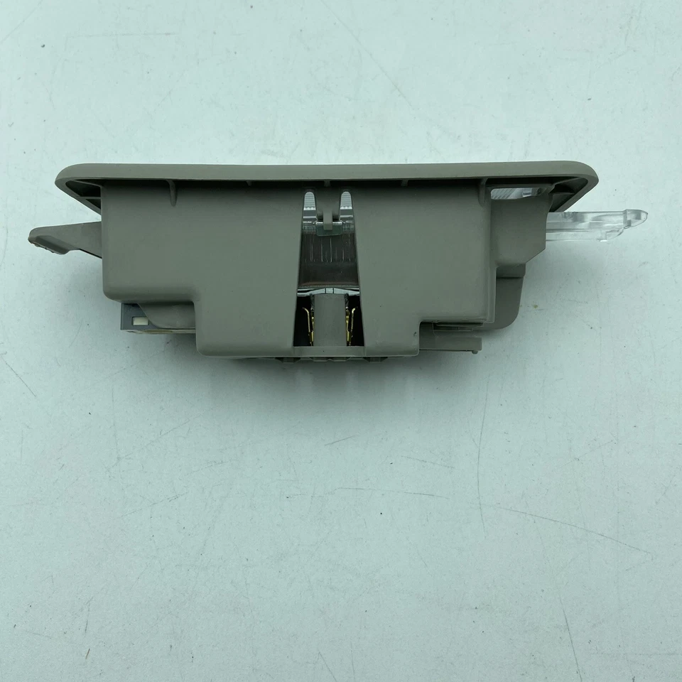 2006-2010 JEEP COMMANDER LIMITED REAR RH PASSNGR ROOF  DOME LIGHT - Image 3 of 4