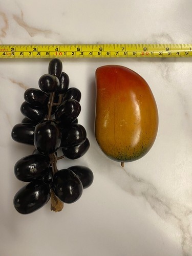 Madera tallada a mano MCM de colección fruta uvas en vid y mango arte decoración mediados de siglo - Imagen 11 de 14