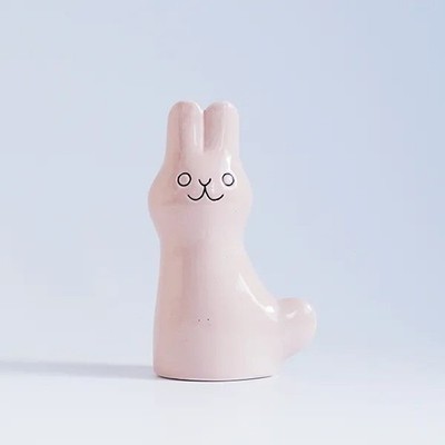 Makoto Kagoshima En Liten Van Rabbit Pink