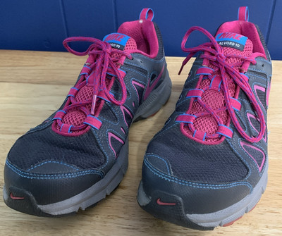 Nike Air Alvord 10 Sneakers Women s Size 11 Gray Fireberry Colorful Running