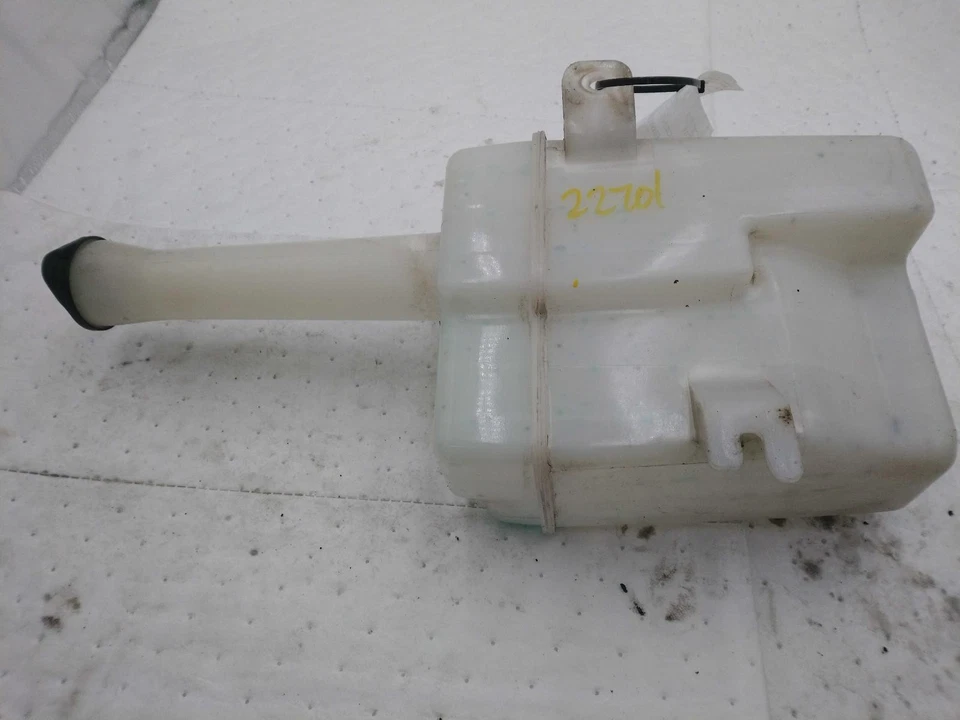 2000 Hyundai Accent Washer Fluid Reservoir OEM Black 1.5L 627 9862025100 Foto 2 de 4