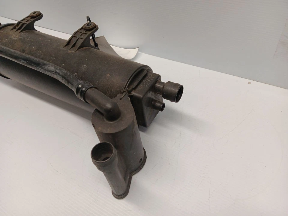 2000 - 2006 宝马 M3 E46 燃油蒸汽罐 6758465 — 第 2/4 张图片