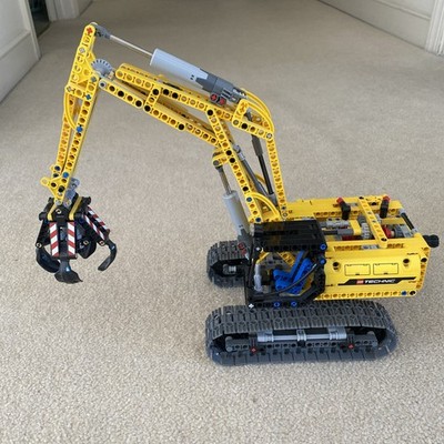 LEGO 42006 Technic Excavator Opened And Assembled.  Working Adjustments, Rolls.