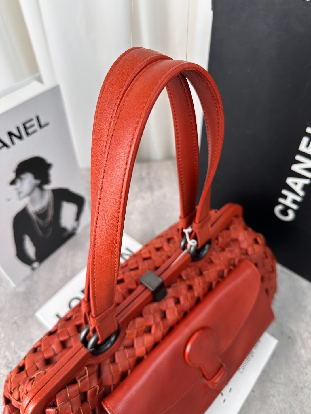 BOTTEGA VENETA Intrecciato Kiss Lock Leather Handbag thumbnail 2