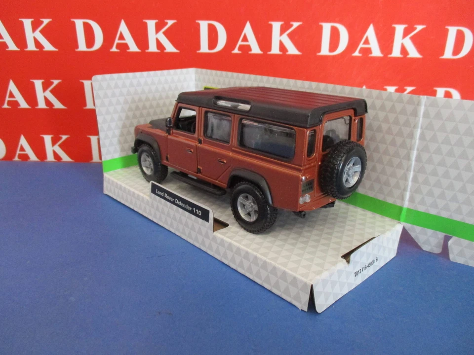 Die cast 1/32 Modellino Auto Land Rover Defender 110 by Burago - Immagine 3 di 4