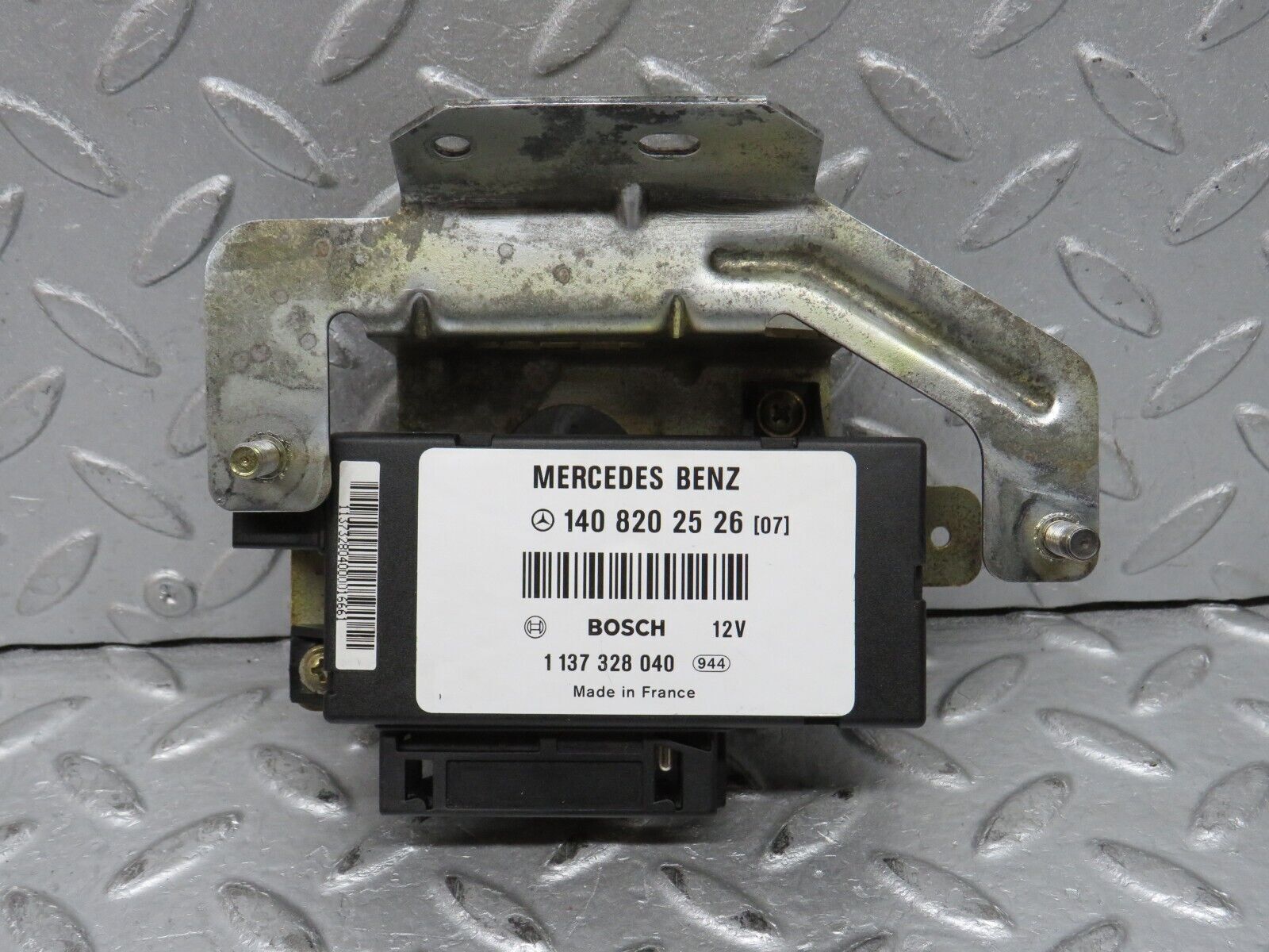 ⚙37902⚙ MercedesBenz A124 320E Seat Belt Presenter Relay Bosch