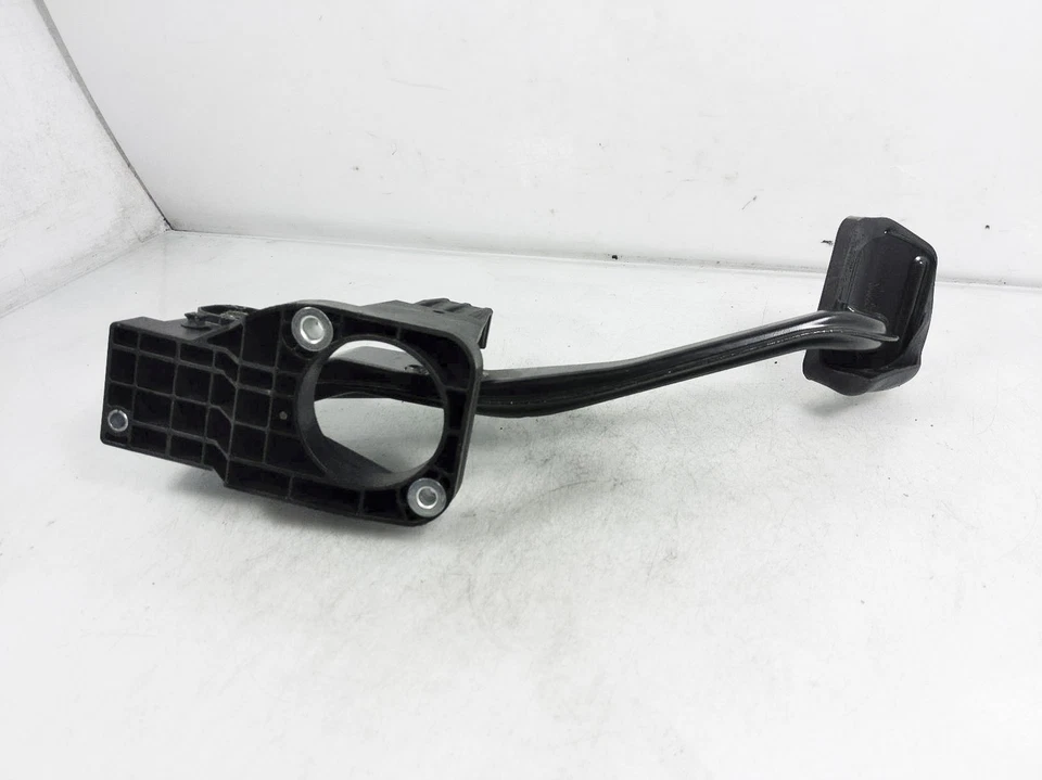 Pedal de freno Mercedes-Benz Cla250 2014 2015 2016 Foto 4 de 4