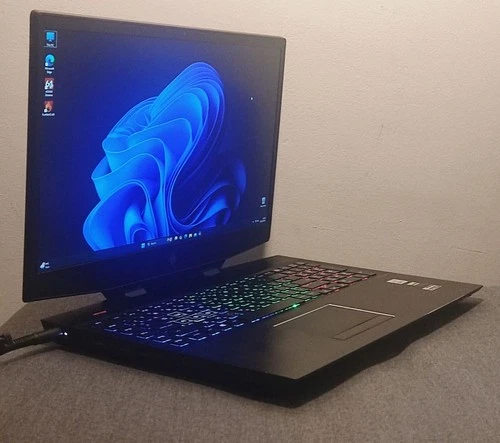 HP Omen 17 / i7-10870/ RTX 2070