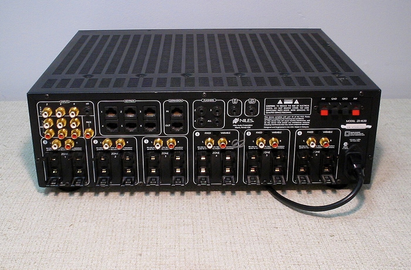 Niles ZR-4630 12-Channels Built-in AM/FM Tuner Music System Multizone Receiver