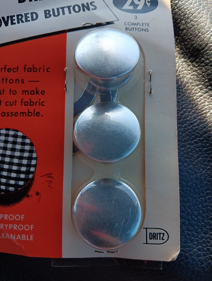 Vintage Carded Dritz Covered Buttons Size 45 1 1/8" -- No. 500/45 1962 - Image 4 of 4