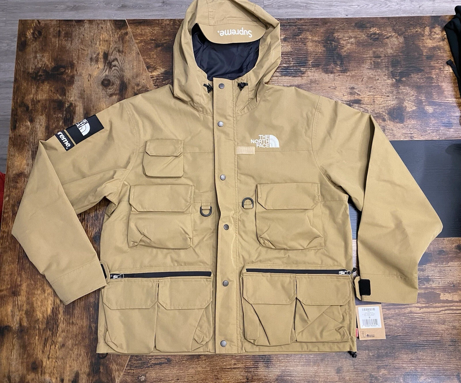Veste The North Face x Supreme Cargo bronze taille M. Neuve.
