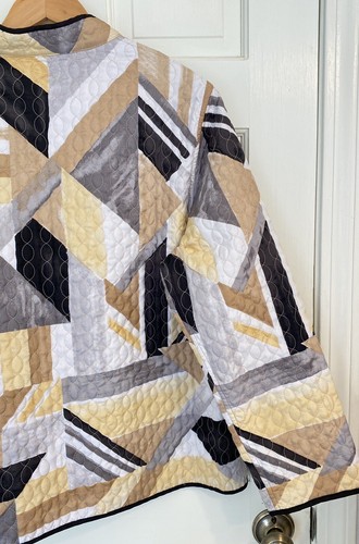 Handgefertigte gesteppte Jacke wendbar geometrisch hellbraun schwarz gelb grau Patchwork M/L - Bild 13 von 15