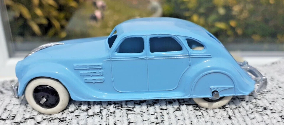 1:43 Dinky 30a Chrysler Airflow Perfect Condition in Blue Stunning - Imagem 3 de 4