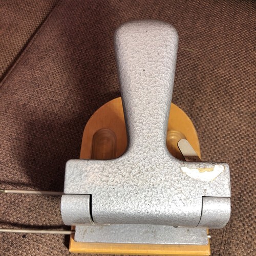 Vintage Cast Metal Wood Base Hole Punch Heavy Duty Veteran Series British Made - Foto 8 di 10