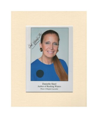 Danielle Steel Author Rare Original Hand Signed 10x8'' Autograph Photo COA