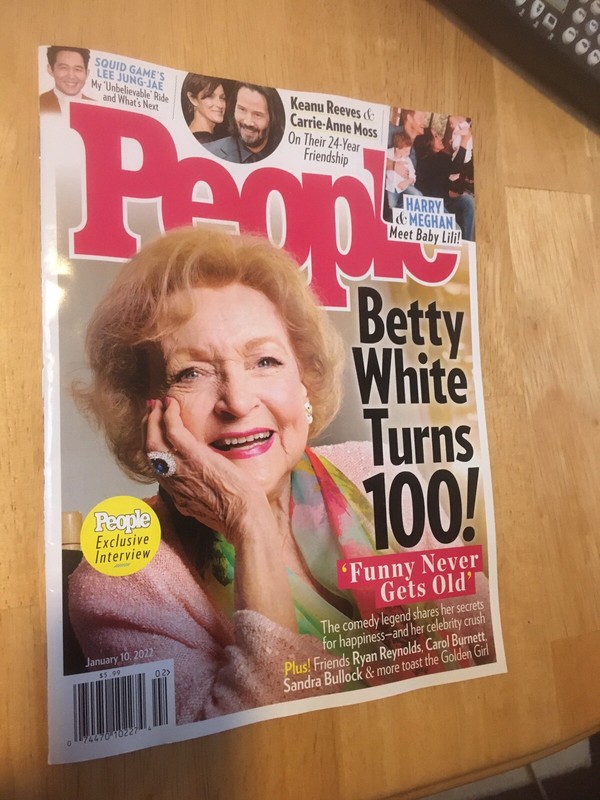 BETTY WHITE Turns 100! People Magazine 1/10/22 New Year 2022 No address label!