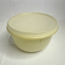 Tupperware Vintage Yellow Round 1.5 qt Plasti...
