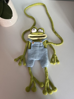 handmade unique crochet frog shoulderbag