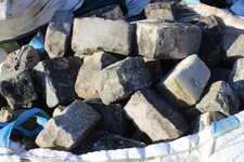 Reclaimed Granite Cobble Setts – Grey Random – Priced Per Tonne