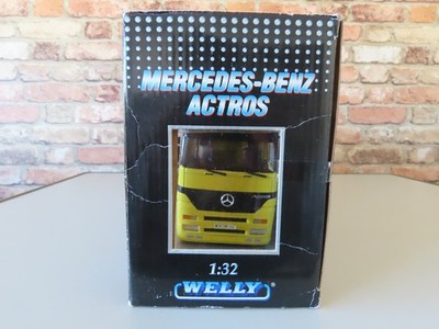 ミニカー Welly Mercedes-Benz Actros 1:32 Welly Mercedes-Benz Actros 1857 with Shell Tanker 1:32 Scale Model