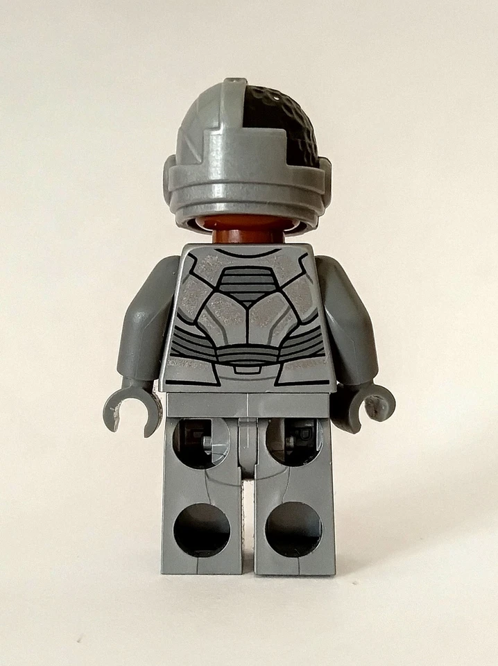 LEGO  Super Heroes Justice League Minifigure sh0470 / sh470 - Cyborg, set 76098  - Immagine 2 di 4