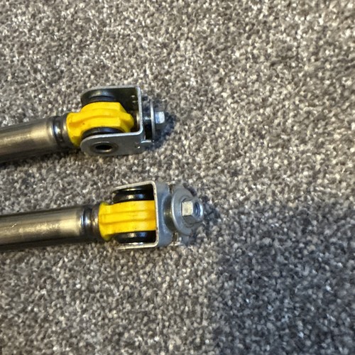 Hotpoint WMFUG1063 Washing Machine Drum Dampers and Pegs washer - Picture 2 of 3