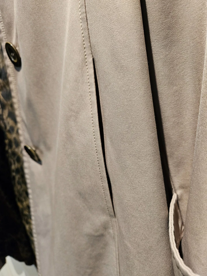 Ellen Tracy Collection Women's Khaki Trench Coat; Belted; Removable Hood; Large - Image 4 of 4