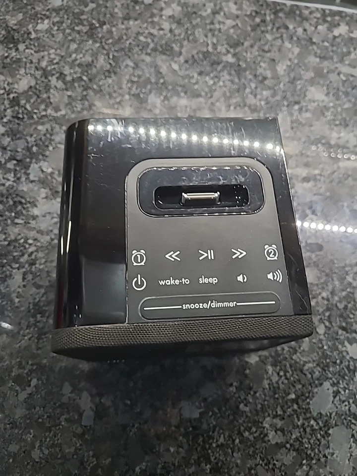 iHome iH120B Ahorro de Espacio Doble Reloj Despertador Estéreo Altavoz Base 30pin Apple iPod Foto 2 de 4