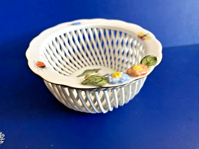 HEREND PORCELAIN HANDPAINTED ROTHSCHILD SMALL OPEN WORK BASKET