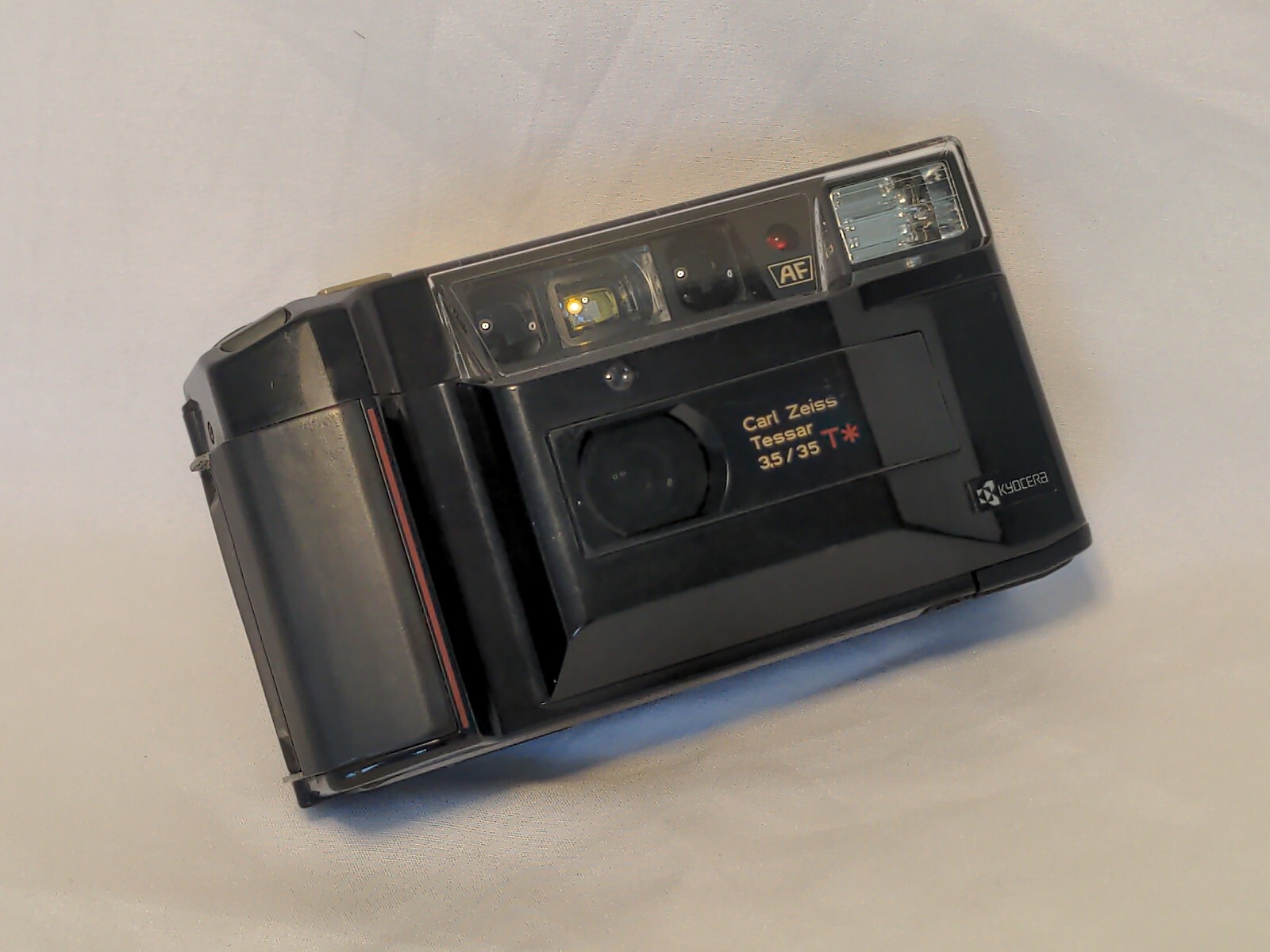 KYOCERA TD Yashica T2 Carl Zeiss T* 35mm (FOR PARTS *NOT WORKING
