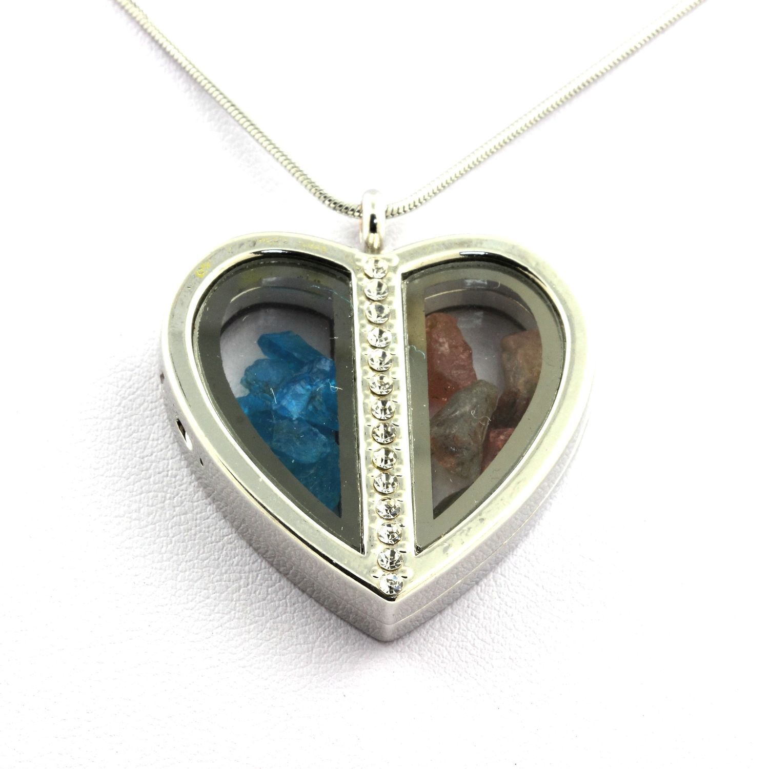 Collier en apatite bleu néon et tourmaline brute en forme de cœur