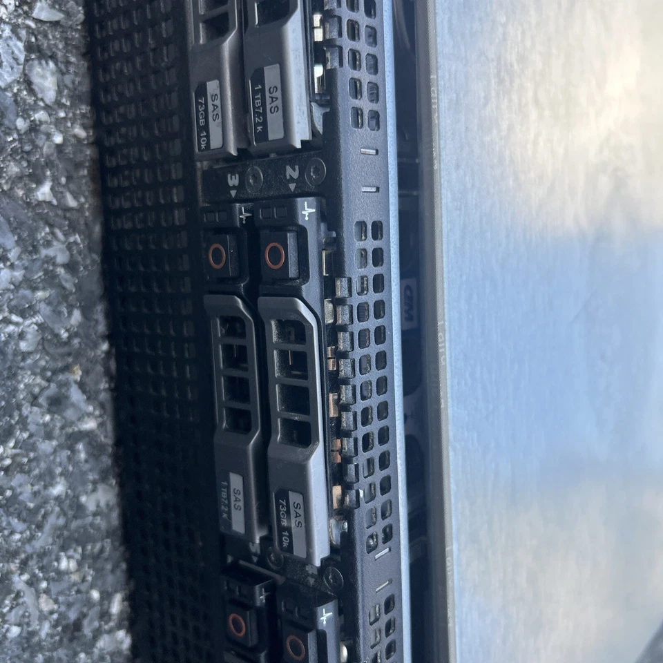 Dell Poweredge R810 2x Xeon 1x 160GB 3x 1000GB 1x120GB - Image 3 of 4