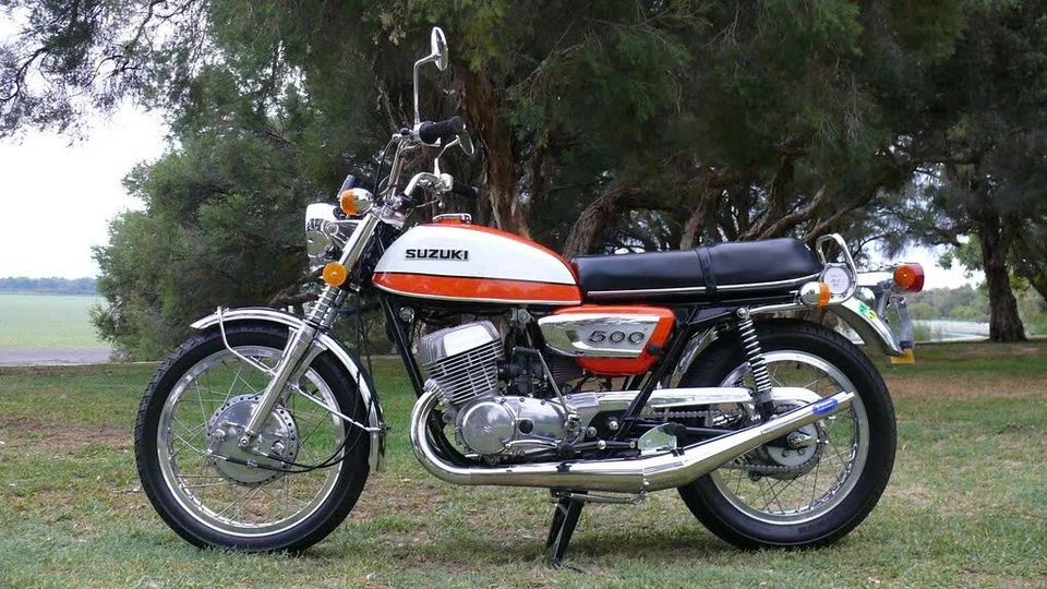 Guardabarros delantero Suzuki T500 1969-1975 53100-15101 Rep Su T500 Titan nuevo Foto 3 de 4